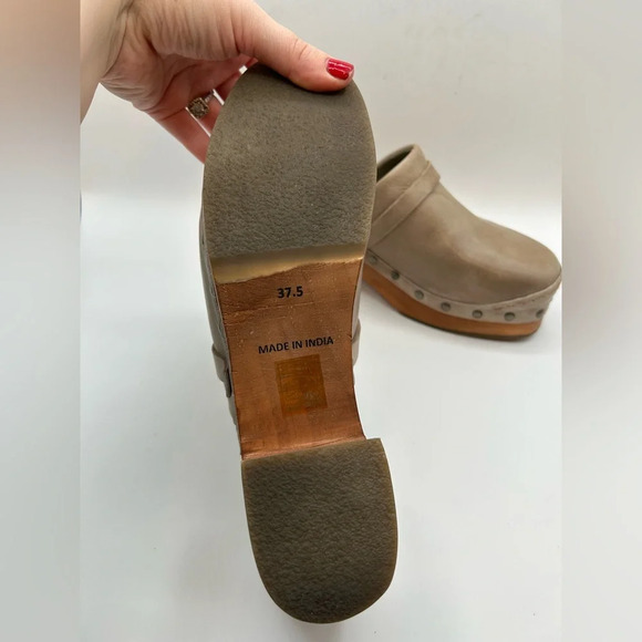 NEW Free People Calabasas Studded Leather Wooden Platform Clogs 37.5 7.5 Taupe - Picture 11 of 13